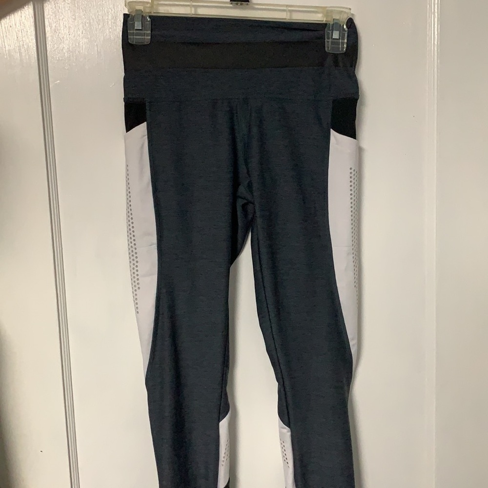 Pink Athletic Leggings With Pockets